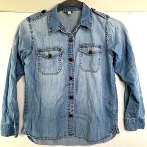 Cabi Jeans #920 Stone Washed Blue Denim Shirt Womens Small Chambray Distressed